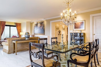 Club Room, 1 King Bed (San Martin)