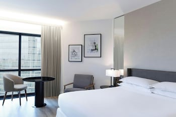 Superior Room, 1 King Bed, Pool Access