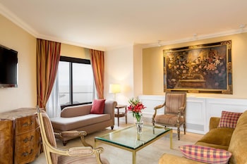 Club Room, 1 King Bed (San Martin)