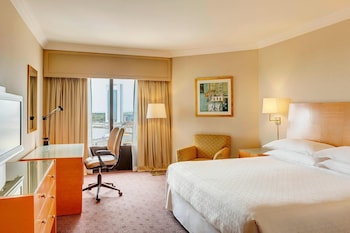 Classic Room, 1 King Bed, Pool Access