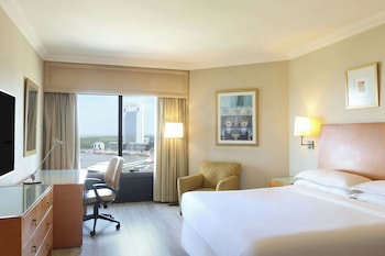 Classic Room, 1 King Bed, Pool Access