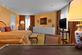 Club Room, 1 King Bed (San Martin)
