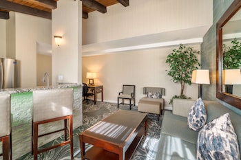 Suite, 1 King Bed, Non Smoking, Kitchen (Living Room;Oversized Room)