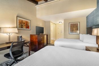 Standard Room, 2 Queen Beds, Refrigerator, Courtyard Area