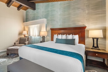 Suite, 1 King Bed, Non Smoking, Kitchen (Living Room;Oversized Room)