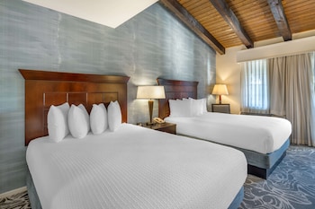 Standard Room, 2 Queen Beds, Refrigerator, Courtyard Area