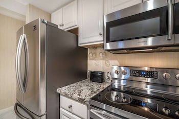 Suite, 1 King Bed, Non Smoking, Refrigerator & Microwave (Oversized Room;with Sofabed)