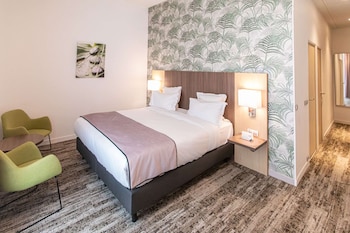 Standard Queen Room