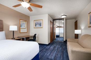 Suite, 1 Queen Bed, Kitchenette, Harbor View (with Sofabed)