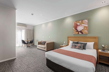 Deluxe Room, 1 King Bed, Non Smoking, Balcony