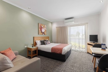 Deluxe Room, 1 King Bed, Non Smoking, Balcony