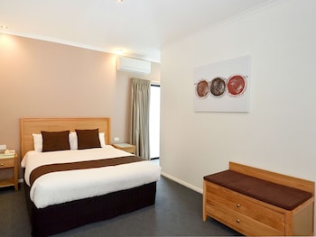 Standard Apartment, 1 Queen Bed, Non Smoking, Balcony (Living Room)