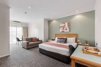 Deluxe Room, 1 King Bed, Non Smoking, Balcony