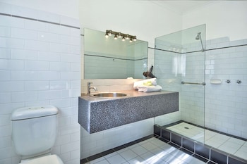Deluxe Room, 1 King Bed, Non Smoking, Balcony
