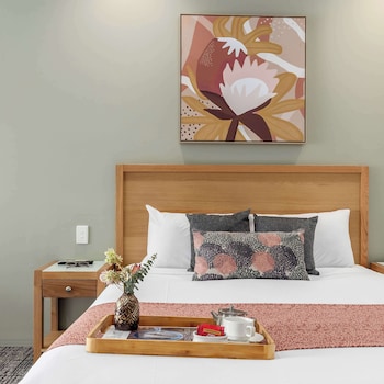 Deluxe Room, 1 King Bed, Non Smoking, Balcony
