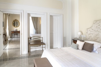 Junior Suite (Superior, Side Sea View)