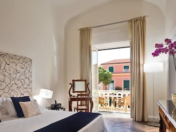 Junior Suite (Superior, Side Sea View)