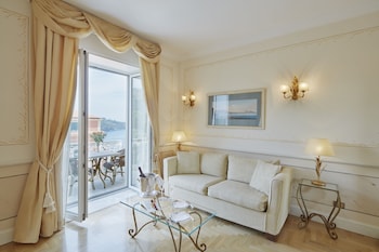 Junior Suite (Superior, Side Sea View)