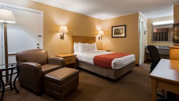 Standard Room, 1 King Bed, Accessible, Bathtub