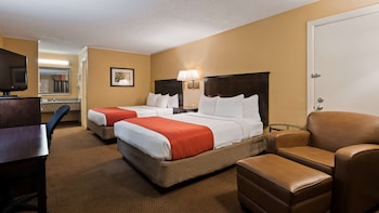 Standard Room, 2 Queen Beds, Non Smoking, Refrigerator & Microwave (1st Floor)
