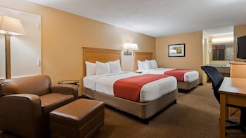Standard Room, 2 Queen Beds, Non Smoking, Refrigerator & Microwave (1st Floor)