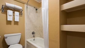 Standard Room, 2 Queen Beds, Non Smoking, Refrigerator & Microwave (1st Floor)