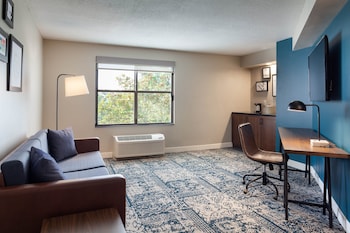 Executive Queen Suite