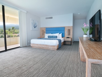 Room, 1 King Bed, Corner (Oceanfront)
