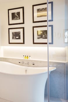 Suite (Churchill)