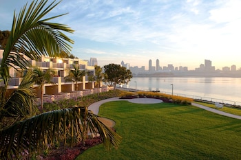 Executive Suite, 1 Bedroom, Bay View (Mobility Accessible, Roll-In Shower)