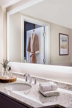 Room, 2 Double Beds, Pool View
