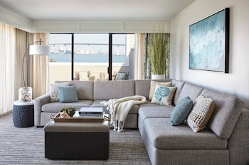 Executive Suite, 1 Bedroom, Bay View (Mobility Accessible, Roll-In Shower)