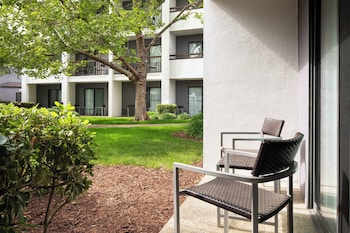Room, 1 King Bed, Courtyard View