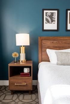 Deluxe Room, 1 King Bed