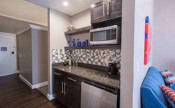 Premier Room, 1 King Bed (Flat)