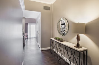 Premier Room, 1 King Bed (Flat)