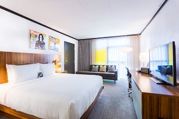 Deluxe Room, 1 King Bed, Balcony (Amplified)