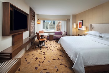 Deluxe Room, 1 King Bed, City View
