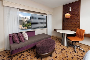 Room, 1 King Bed (Hearing Accessible)