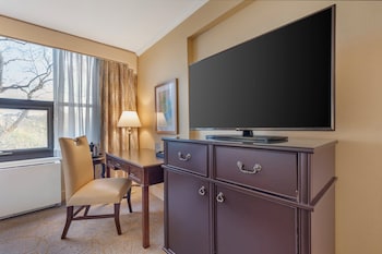 Traditional Room, 1 King Bed, Accessible