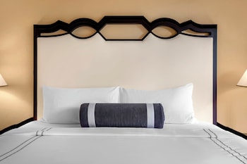 Traditional Room, 1 King Bed, Accessible