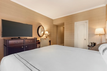 Deluxe Room, 1 Queen Bed