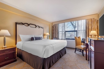 Traditional Room, 1 King Bed, Accessible