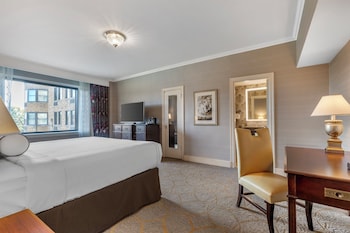 Deluxe Room, 1 King Bed, Accessible