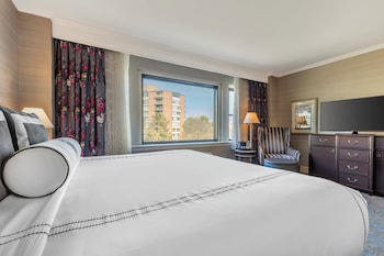 Deluxe Room, 1 King Bed, Accessible