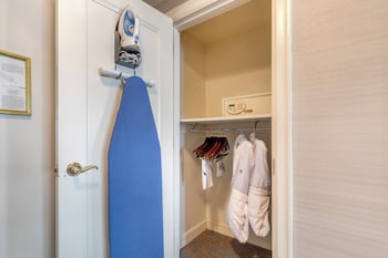 Traditional Room, 2 Queen Beds, Accessible
