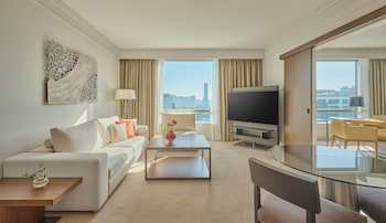 Executive Suite (Regency)