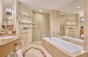 Club Room, 1 King Bed