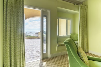 Suite, One King and One Sofa Bed, Ocean View