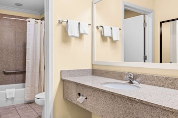 Suite, 1 Queen Bed, Non Smoking, Kitchenette